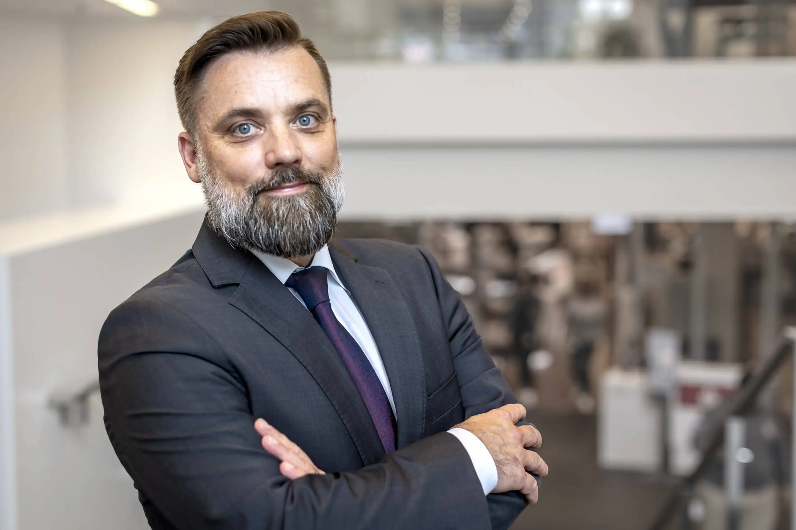 Business-Porträt einer Führungskraft, aufgenommen auf einem Kongress