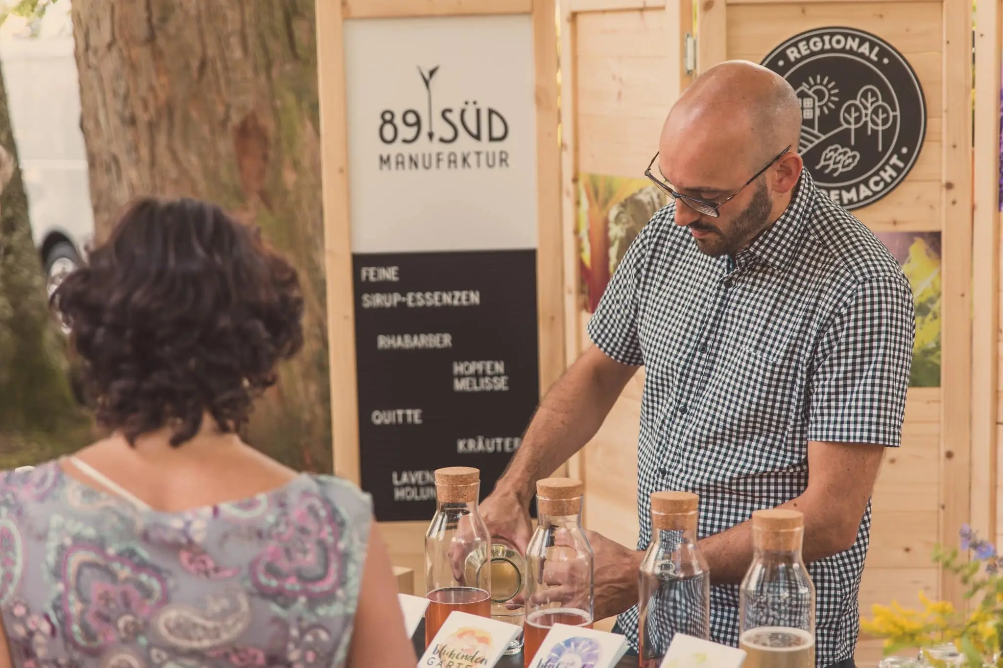 Besucher und Foodtruck-Stände beim Dillikat Festival 2019 im Taxis-Park Dillingen an der Donau
