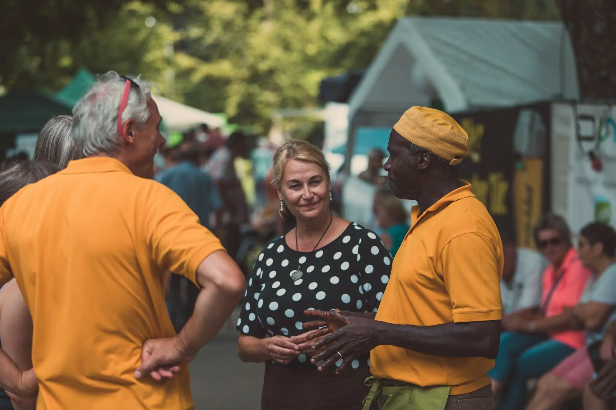 Besucher und Foodtruck-Stände beim Dillikat Festival 2019 im Taxis-Park Dillingen an der Donau