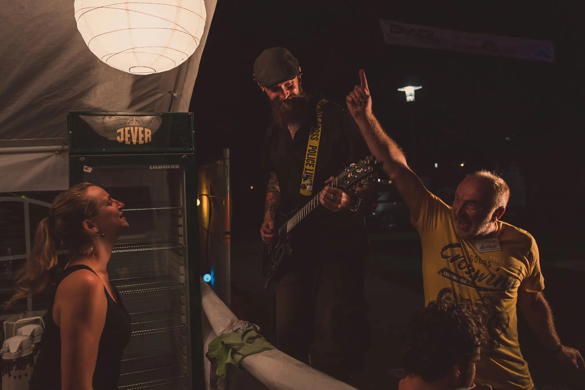 Besucher und Foodtruck-Stände beim Dillikat Festival 2019 im Taxis-Park Dillingen an der Donau