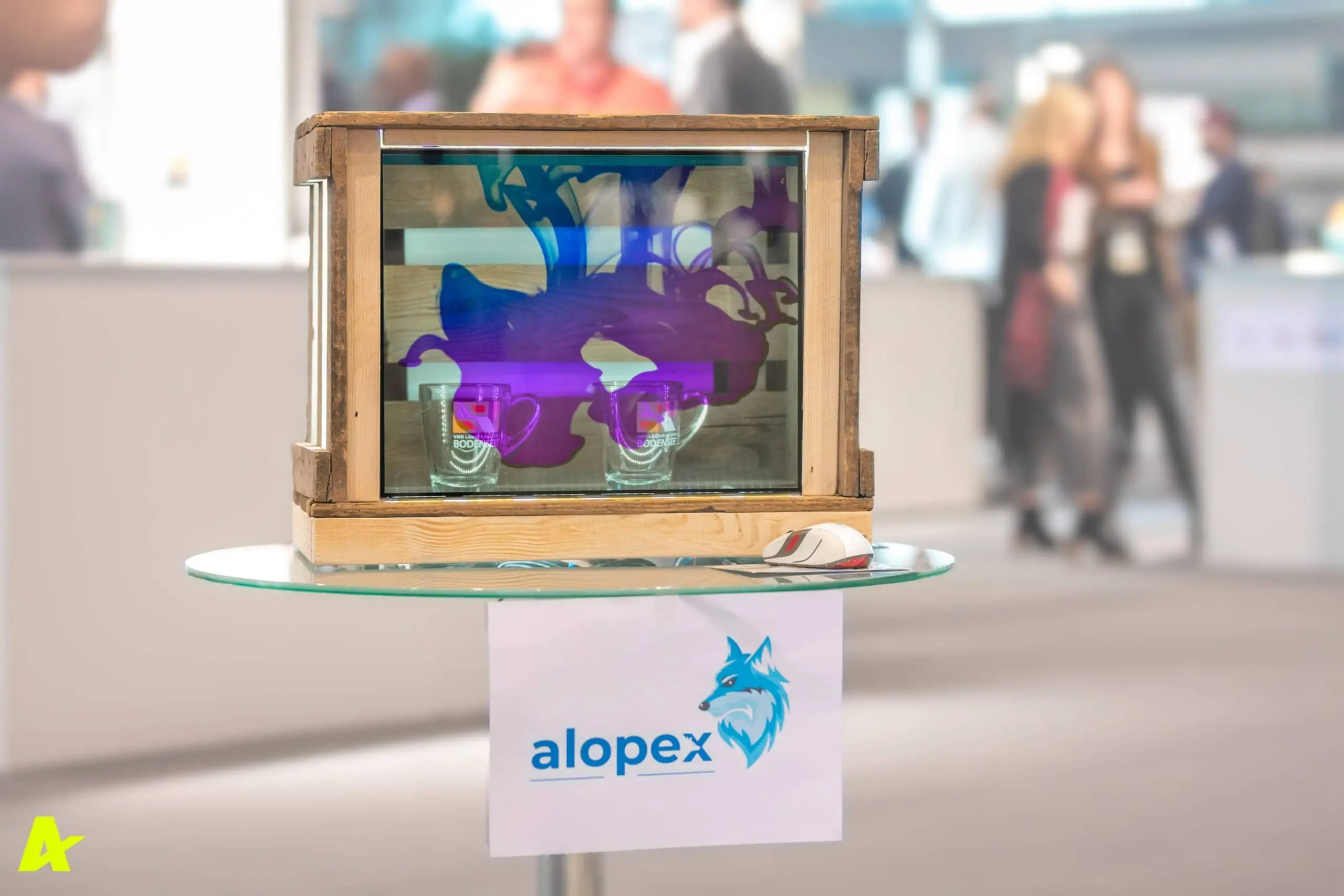 deren transparentes Display beim Startup Summit in Stuttgart erstmals gezeigt wurde und besonders für Einzelhändler spannend ist