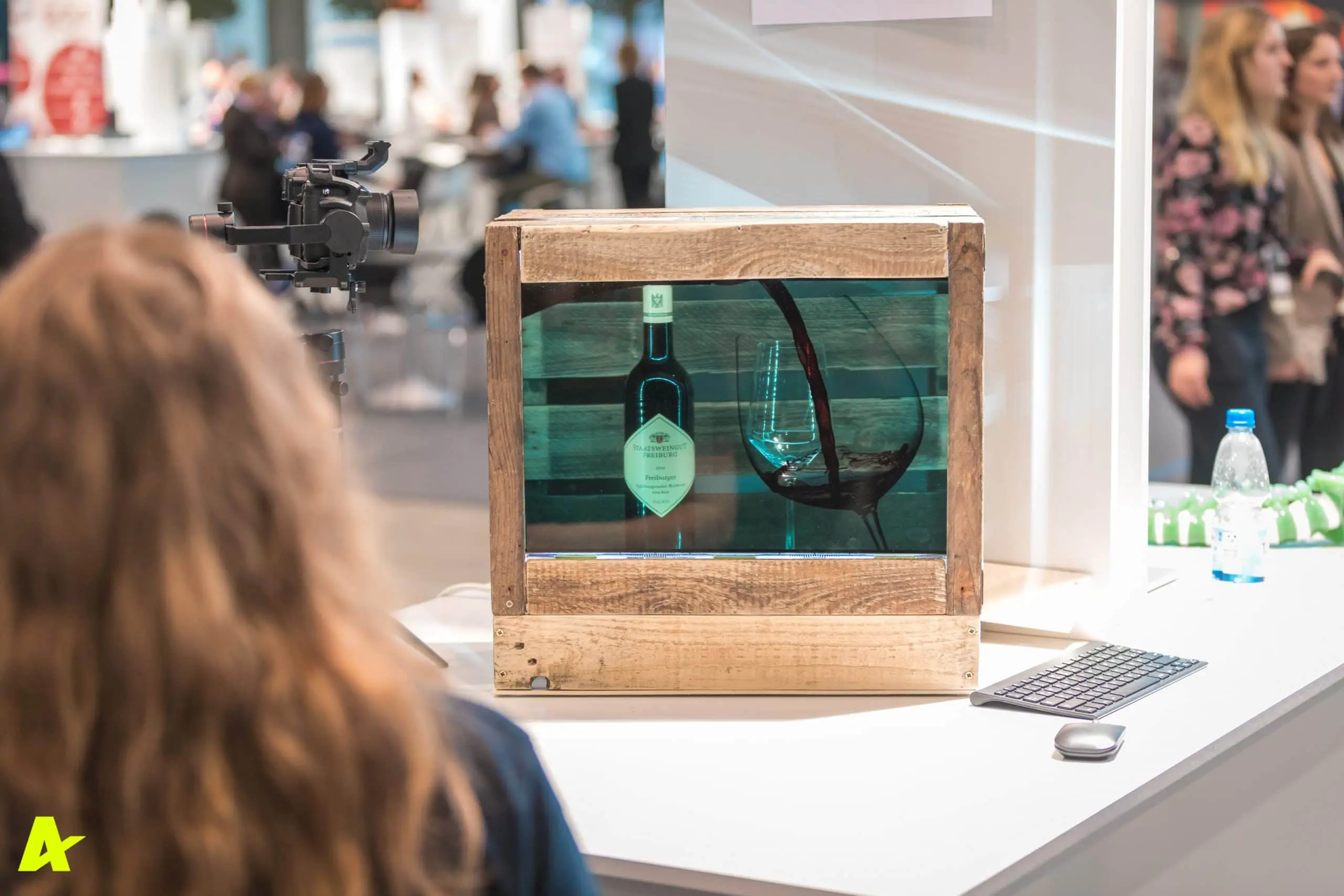 deren transparentes Display beim Startup Summit in Stuttgart erstmals gezeigt wurde und besonders für Einzelhändler spannend ist