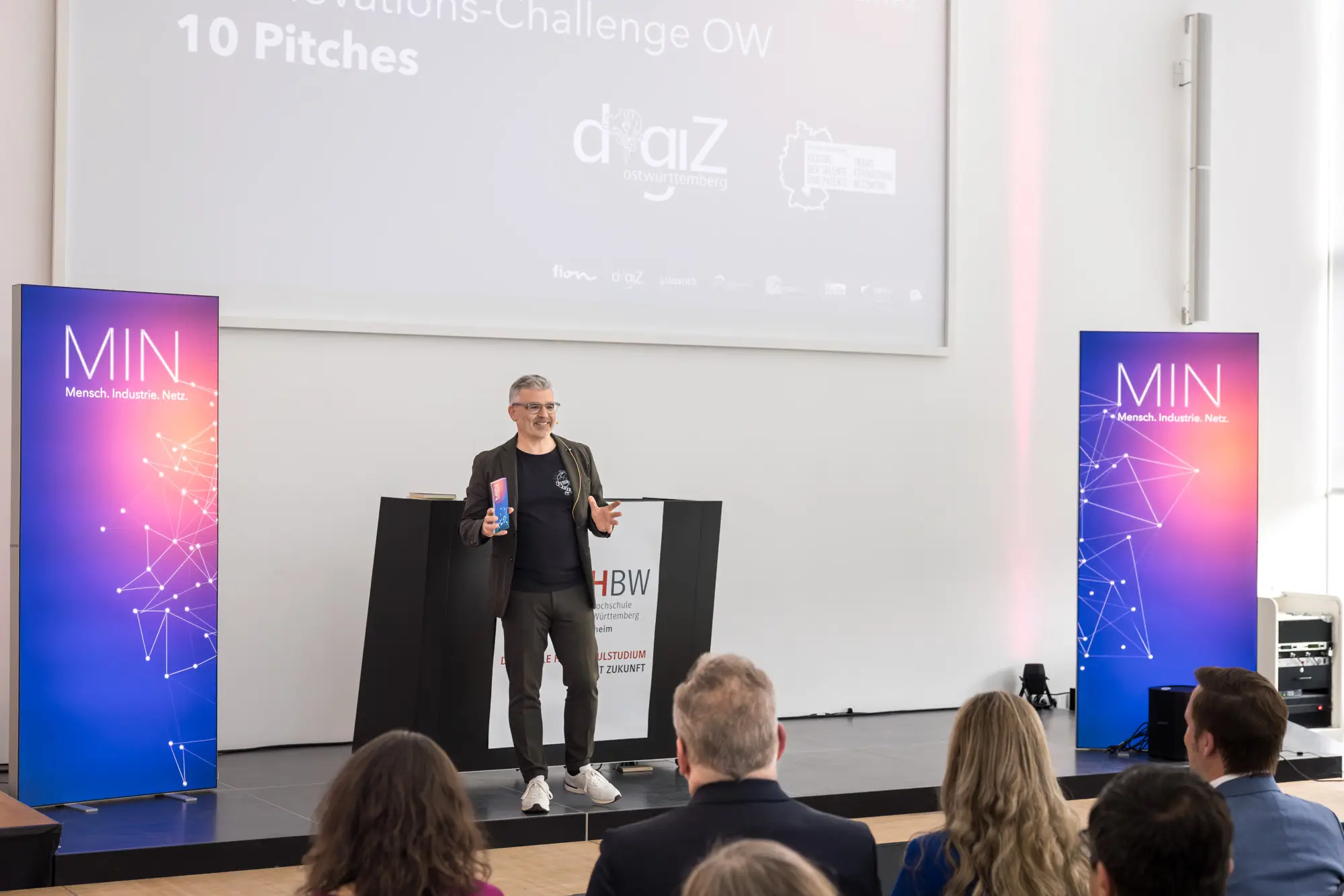 Auftakt der Zukunfts-Challenge mit zehn Pitches auf der Bühne der MIN 2026
