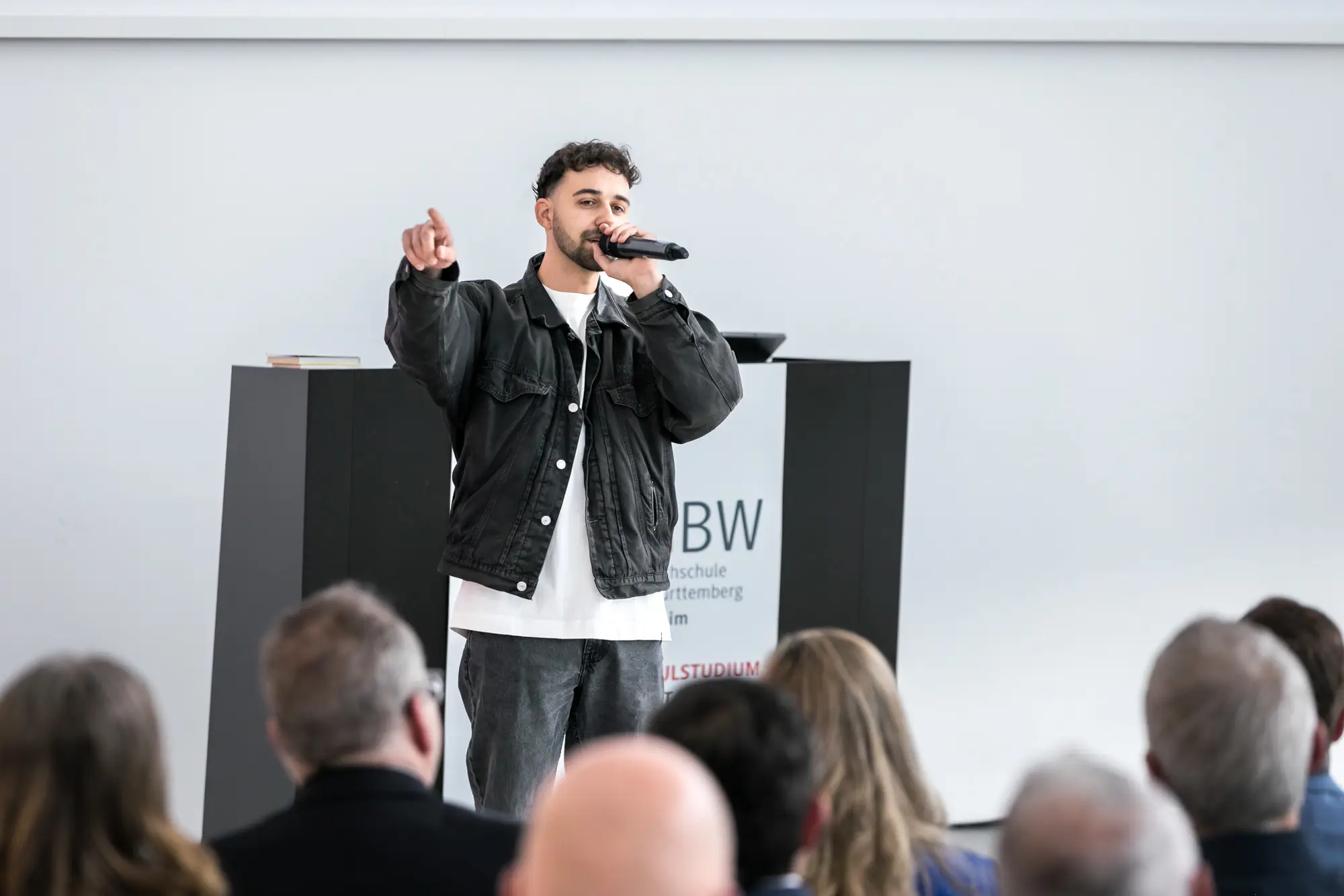 Rap-Auftritt bei „Brief und Rap aus der Zukunft“ auf der Bühne der MIN 2026