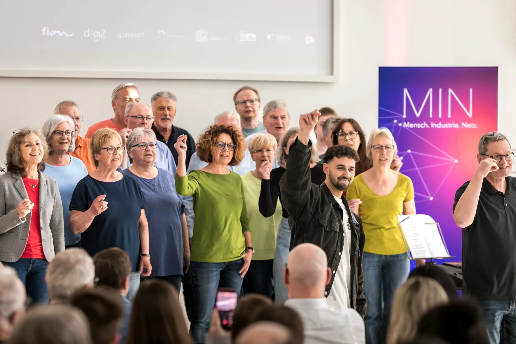 Übergabe auf der Bühne der MIN 2026 vor dem Publikum