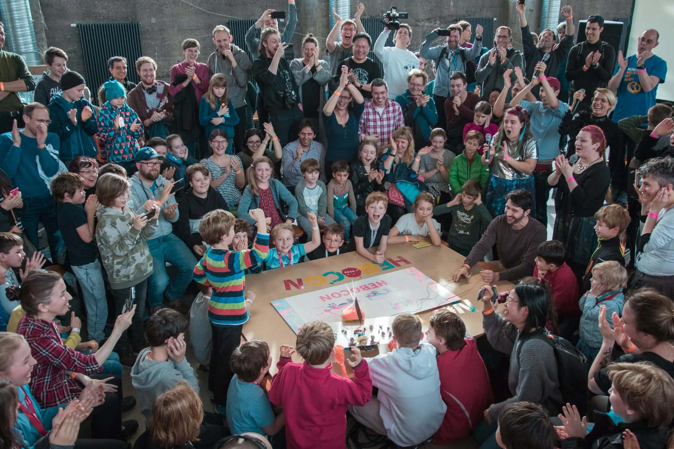 Selbstgebauter Roboter beim Hebocon-Wettkampf auf der Make Munich