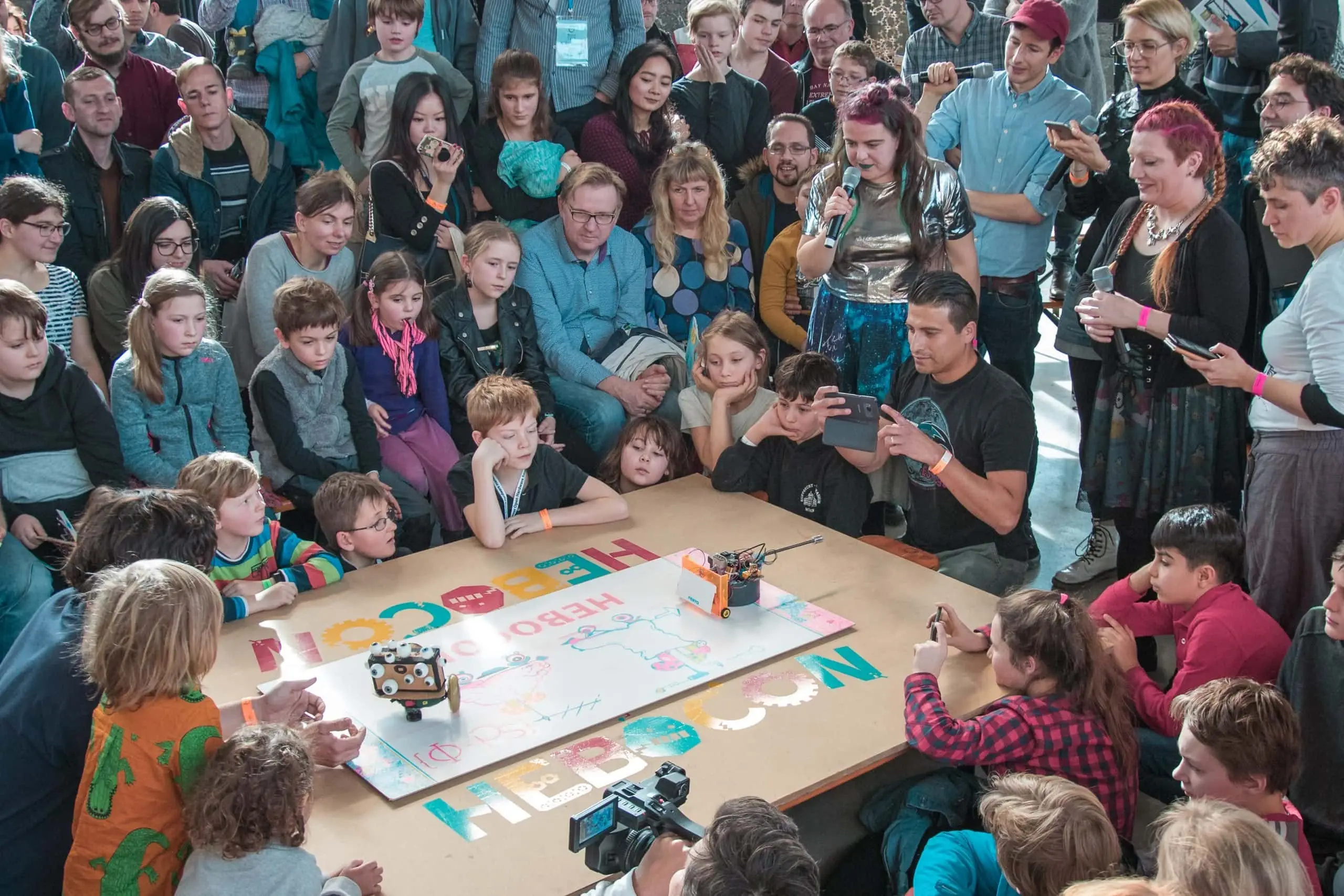 Selbstgebauter Roboter beim Hebocon-Wettkampf auf der Make Munich