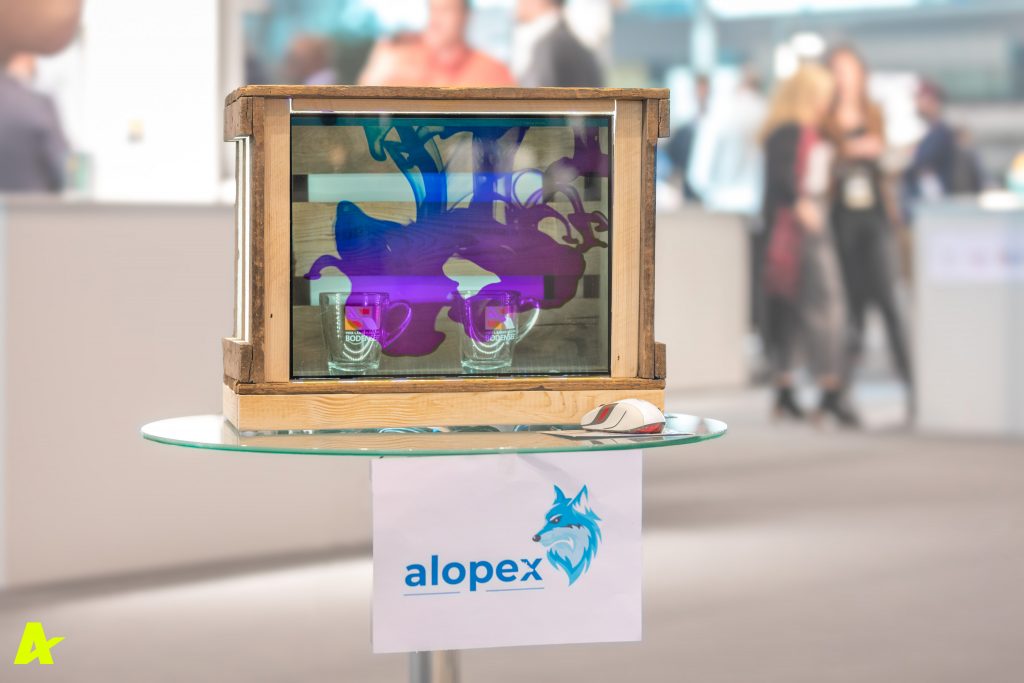 Eventfotograf Stuttgart- Alexander Klarmann - Eventfotografie in der Messe Stuttgart für das Karlsruher Startup Alopex, deren transparentes Display beim Startup Summit in Stuttgart erstmals gezeigt wurde und besonders für Einzelhändler spannend ist